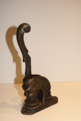 LHE7 - Antique Lion Head Embosser 7